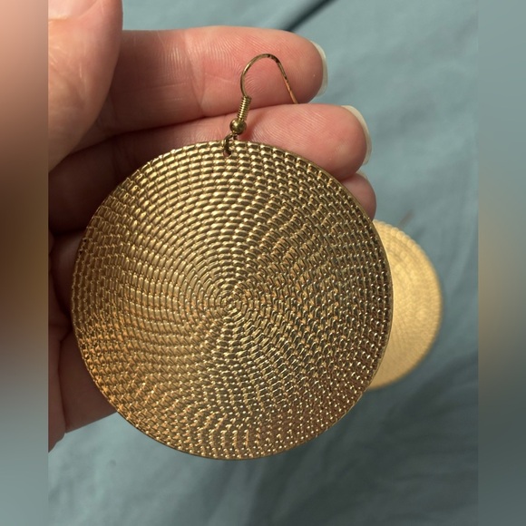 🖤NWOT Elegant Gold Tone Disc Earrings - Picture 6 of 6